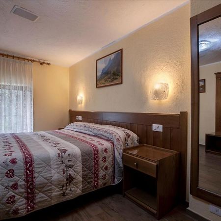 Hotel Cecchin Aosta Kültér fotó