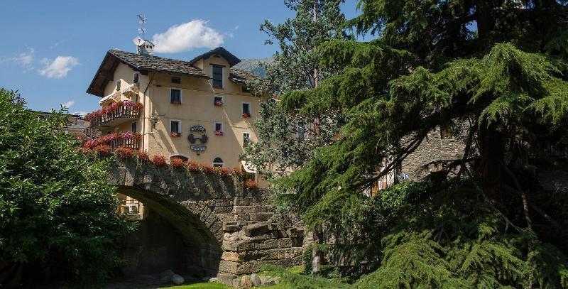 Hotel Cecchin Aosta Kültér fotó