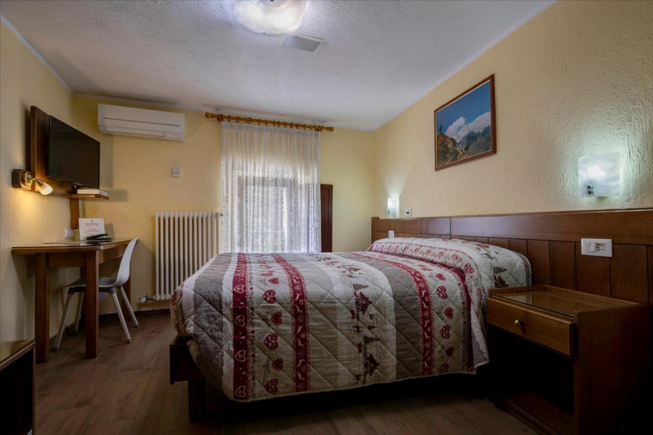 Hotel Cecchin Aosta Kültér fotó
