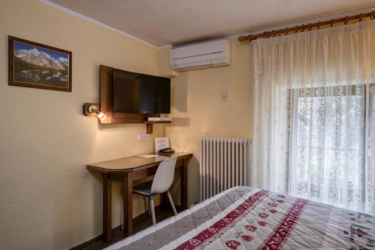 Hotel Cecchin Aosta Kültér fotó