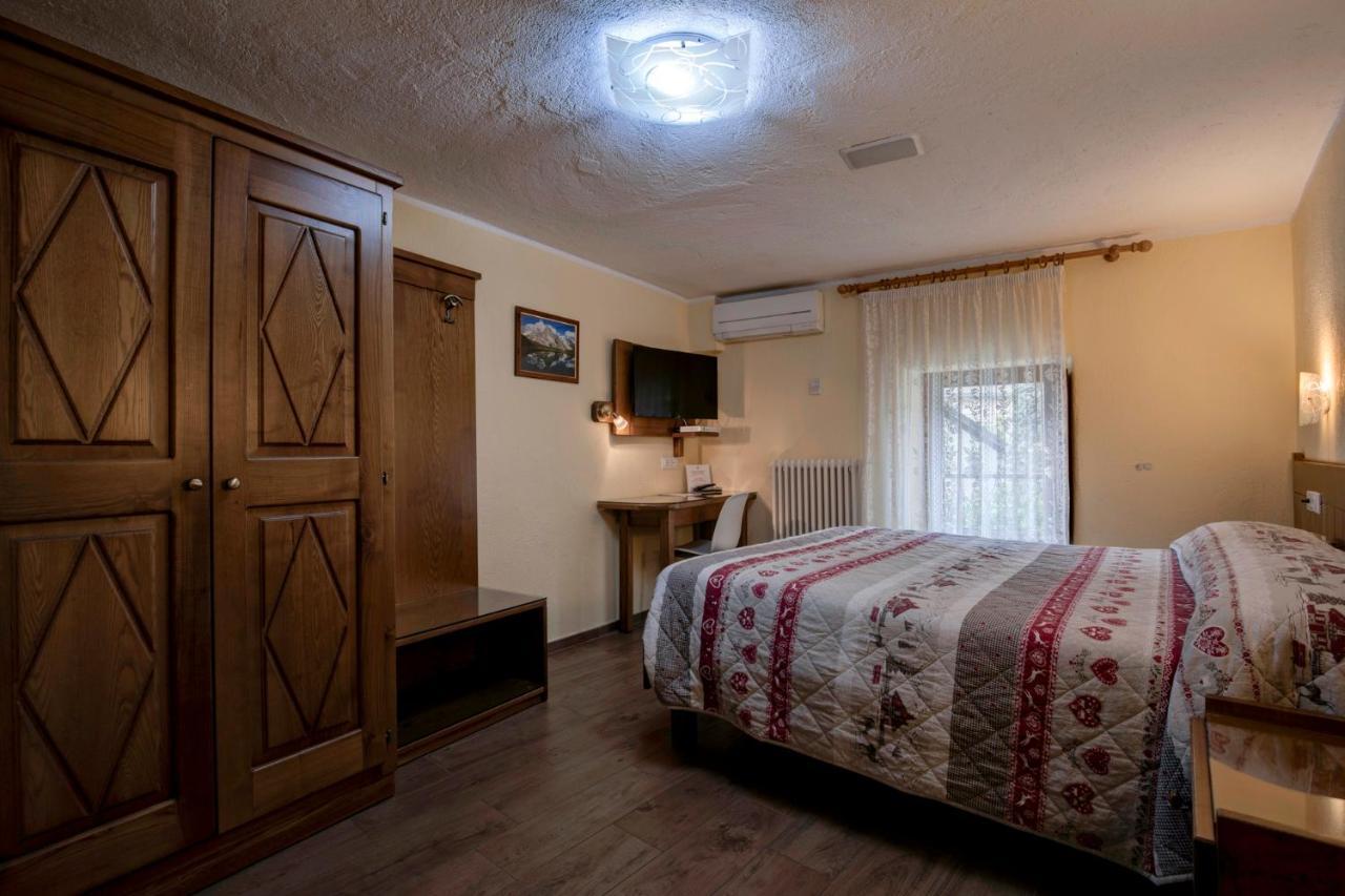 Hotel Cecchin Aosta Kültér fotó