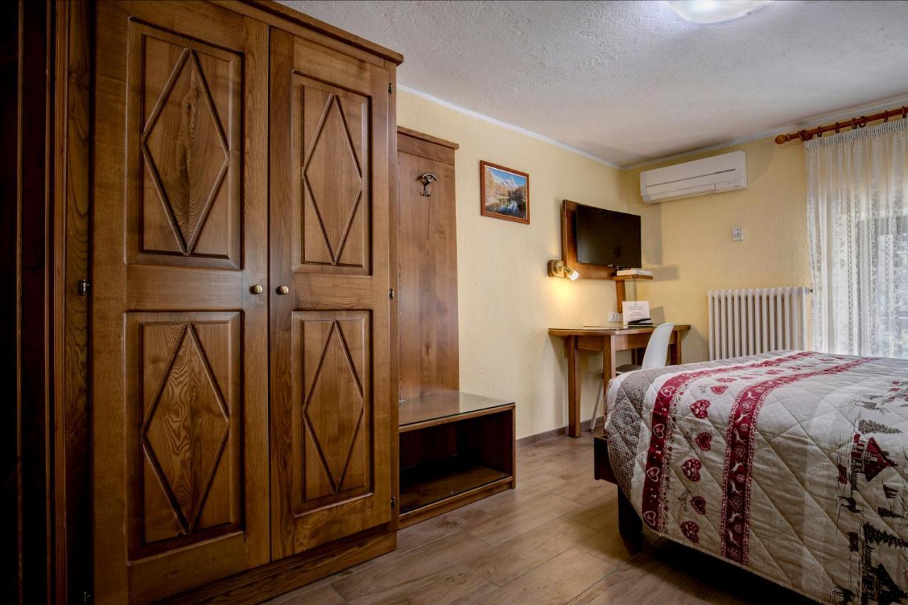 Hotel Cecchin Aosta Kültér fotó