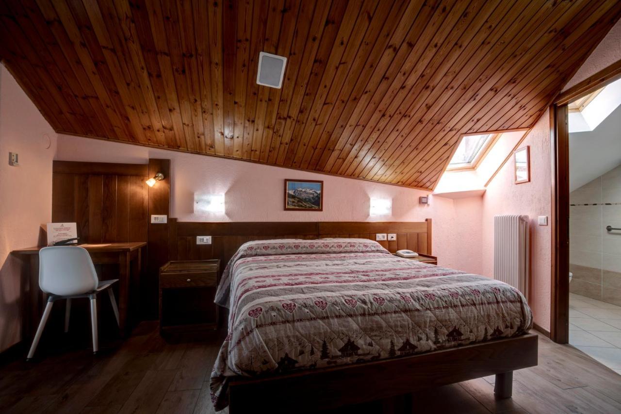 Hotel Cecchin Aosta Kültér fotó