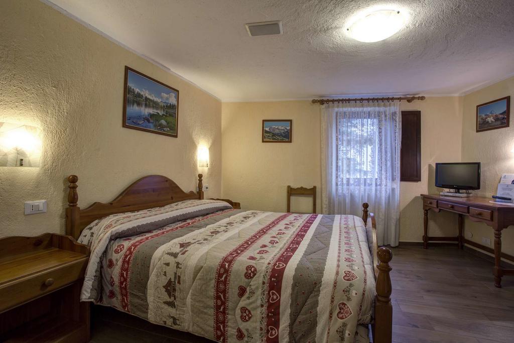 Hotel Cecchin Aosta Kültér fotó