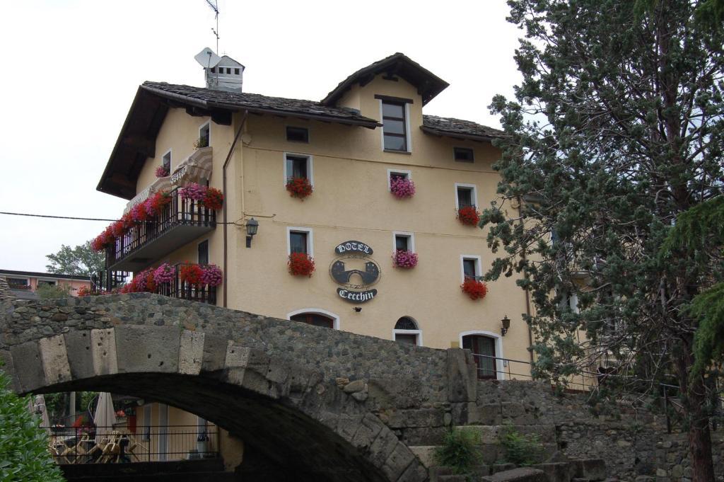 Hotel Cecchin Aosta Kültér fotó
