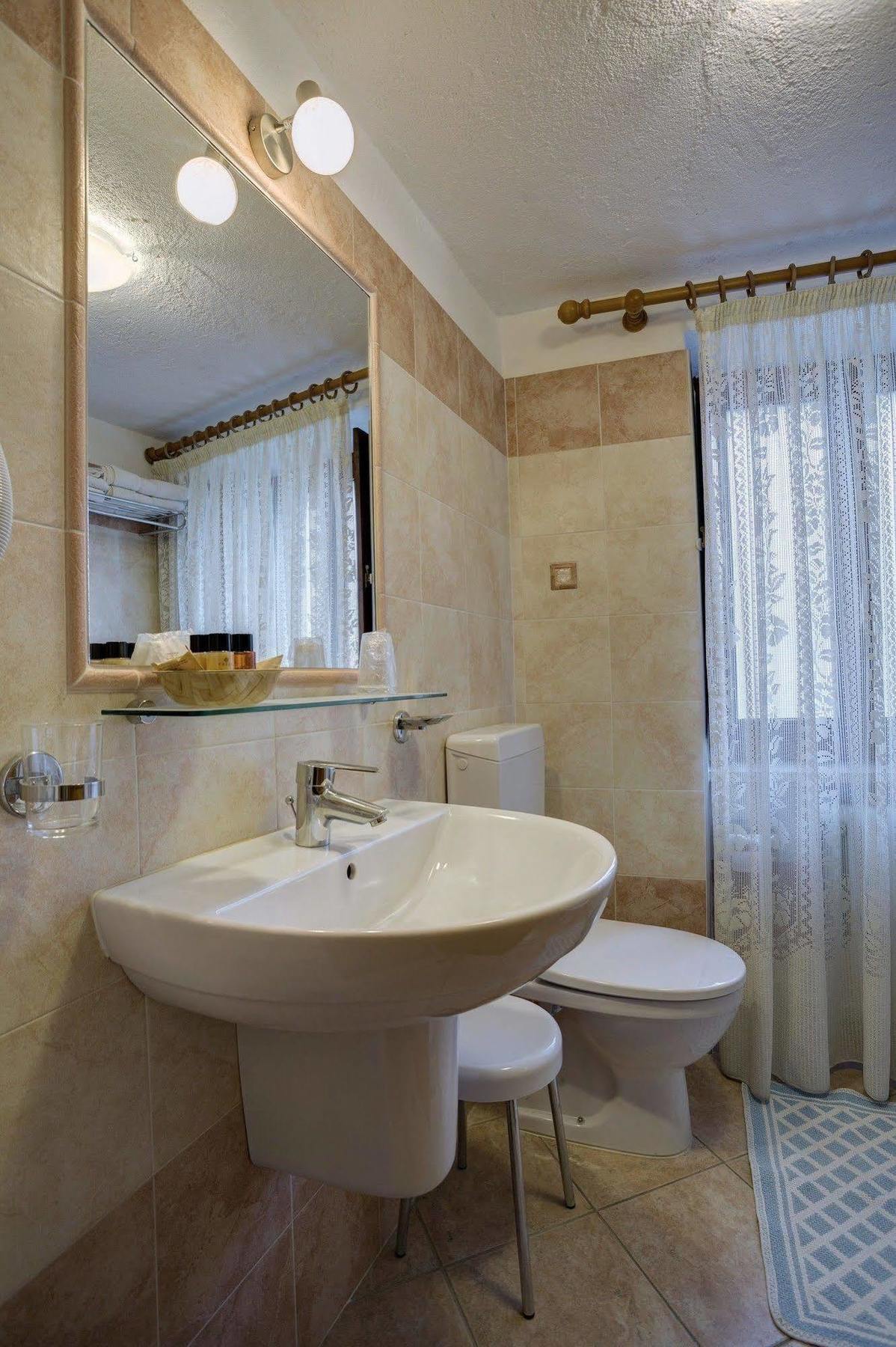 Hotel Cecchin Aosta Kültér fotó