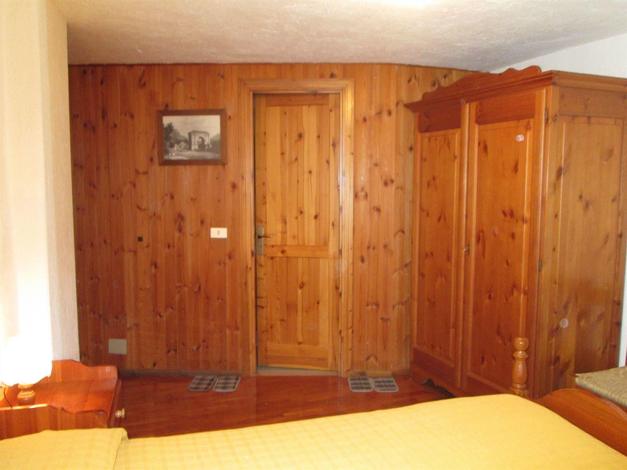 Hotel Cecchin Aosta Kültér fotó