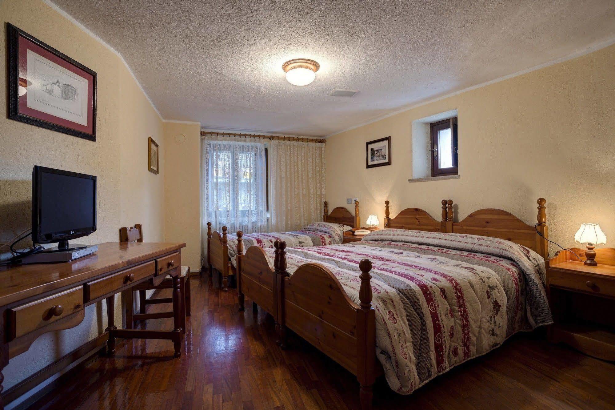 Hotel Cecchin Aosta Kültér fotó