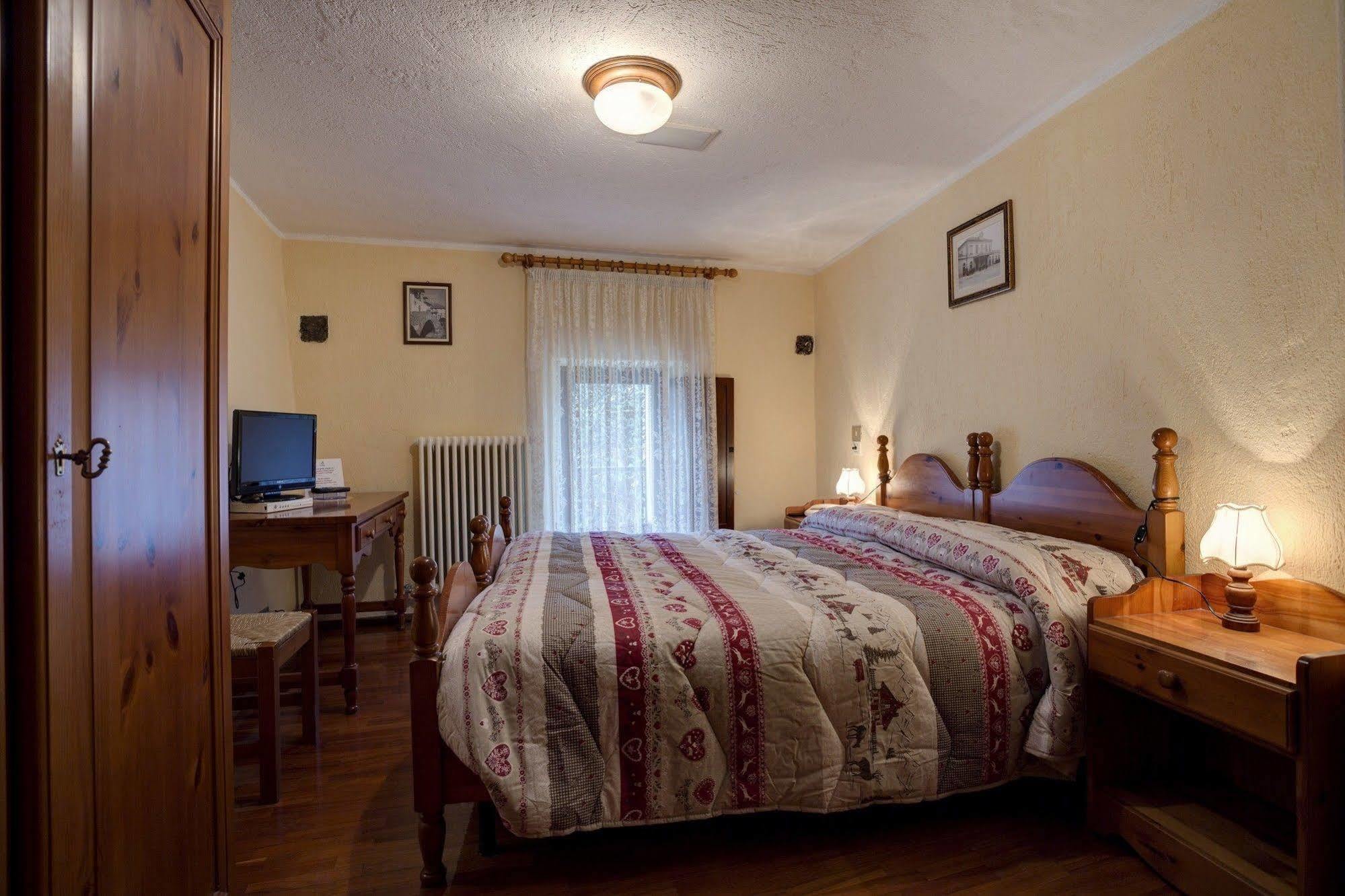 Hotel Cecchin Aosta Kültér fotó