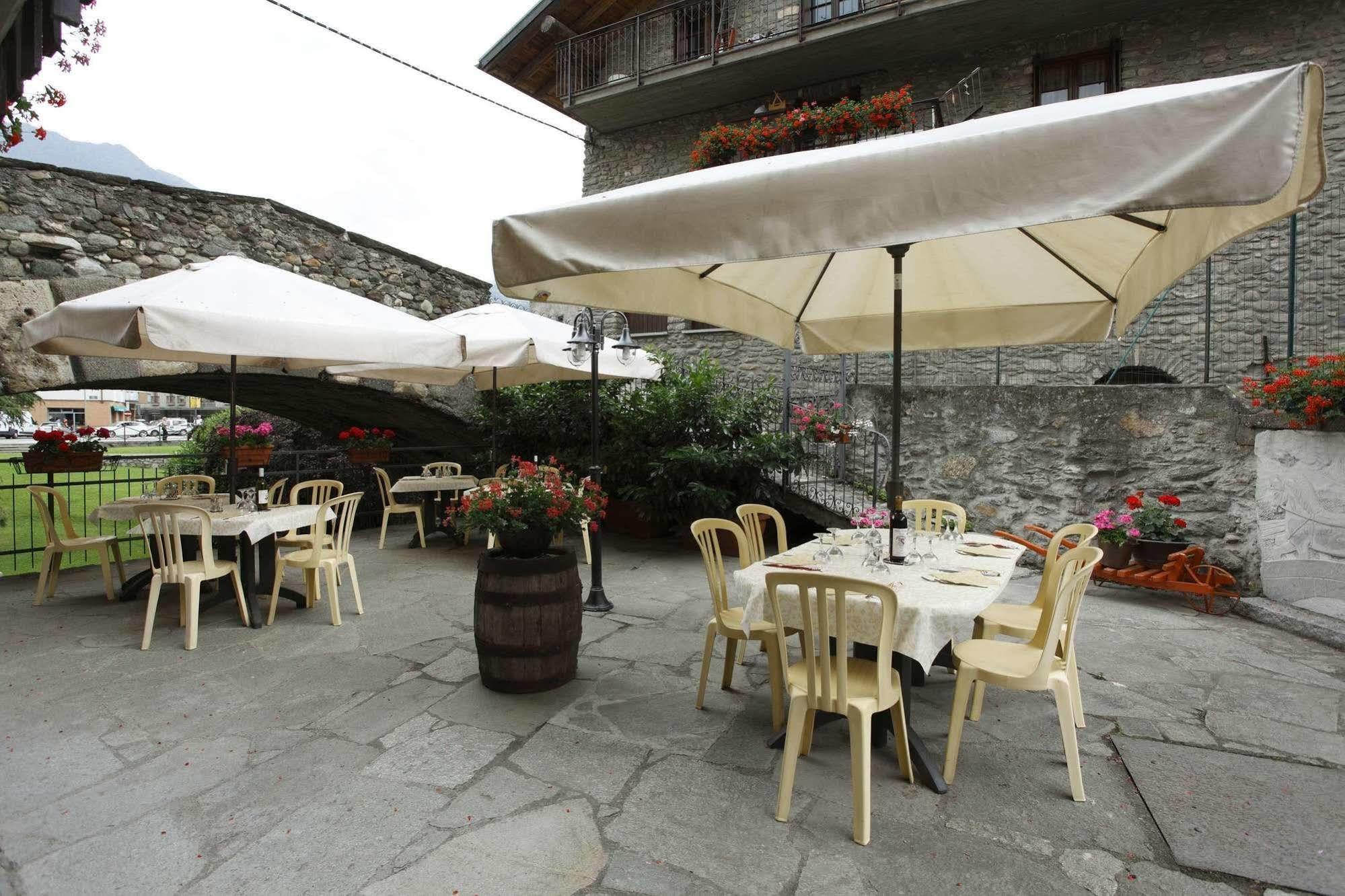 Hotel Cecchin Aosta Kültér fotó
