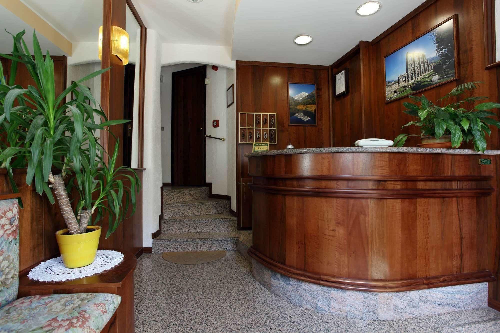 Hotel Cecchin Aosta Kültér fotó